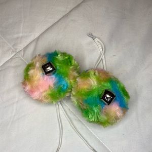 Fur skate pom